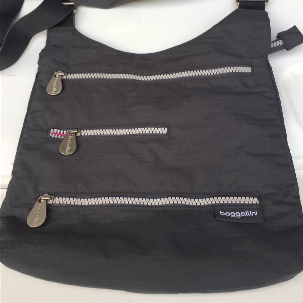BAGGALLINI GRAY PURSE